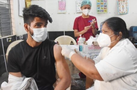 मुंबई में फर्जी टीकाकरण की खबरों के बाद लोगों में डर और मायूसी