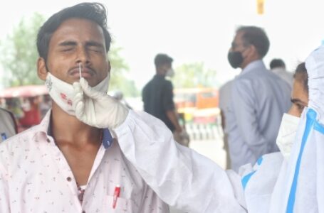 भारत में 24 घंटे में कोरोना से 374 लोगों की मौत, पिछले 4 महीने में बढ़ी गिरावट