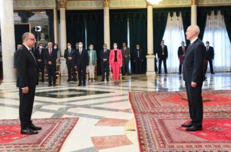 ट्यूनीशिया के राष्ट्रपति ने प्रधानमंत्री को बर्खास्त किया, संसद के कामकाज पर रोक लगाई