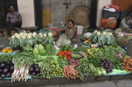 जून में थोक मुद्रास्फीति घटकर 12.07 प्रतिशत