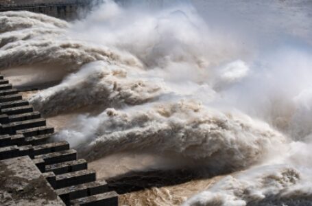 चीन की शानक्सी नदी में बाढ़ से करीब 70,000 लोग प्रभावित