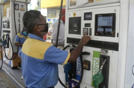 ओएमसीएस ने रविवार को पेट्रोल, डीजल की कीमतों में बढ़ोतरी पर रोक लगाई