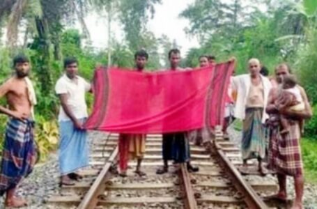 बांग्लादेशी युवाओं ने ट्रेन रोकने के लिए लहराया झंडा, बचाई 300 जानें