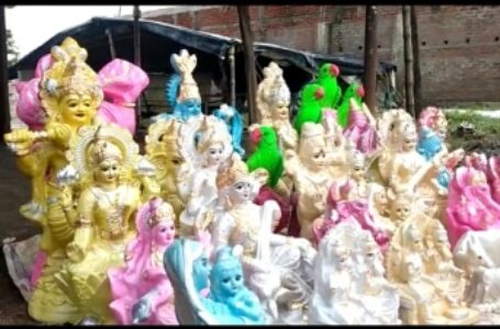 बिहार: राजस्थान से आकर मूर्तियों में रंग भरने वाले मूर्तिकारों की जिंदगी हुई ‘बेरंग’