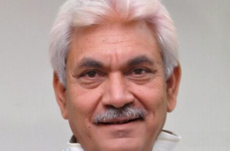 जम्मू-कश्मीर के उपराज्यपाल ने काबुल में फंसे 2 कश्मीरी प्रोफेसरों की सुरक्षित वापसी का आश्वासन दिया