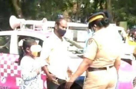 दोषी महिला पुलिसकर्मी के खिलाफ कार्रवाई नहीं होने पर परिवार ने किया प्रदर्शन