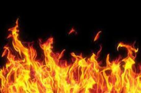 पन्ना में बोरवेल की खुदाई के दौरान निकलीं आग की लपटें