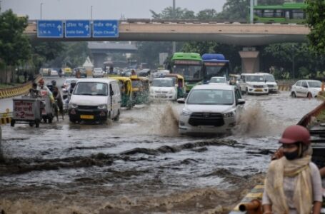 दिल्ली-एनसीआर में रात भर हुई बारिश से कई जगहों पर जलजमाव