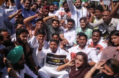 लखिमपुर हिंसा: गृह राज्यमंत्री की बर्खास्तगी को लेकर भारतीय युवा कांग्रेस का गृहमंत्री शाह के घर के बाहर विरोध प्रदर्शन