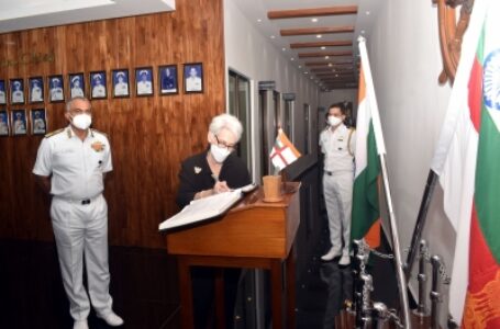 अमेरिकी उप विदेश मंत्री शेरमन ने मुंबई में नौसेना मुख्यालय का दौरा किया