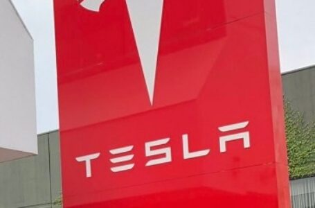 ट्रकिंग स्टार्टअप निकोला द्वारा टेस्ला को 2 बिलियन डॉलर पेटेंट मुकदमे का करना पड़ रहा सामना