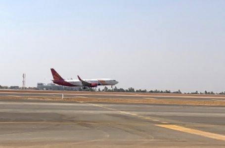 भारत का विशेष विमान कराची हवाई अड्डे पर उतरा