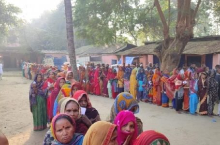 बिहार : पंचायत चुनाव में वोट डालने के बाद कई महिलाओं के बैंक अकाउंट हुए खाली