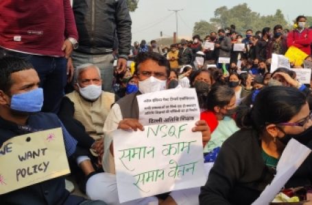 दिल्ली : हजारों गेस्ट टीचरों ने मांगों को लेकर उपमुख्यमंत्री सिसोदिया के घर का किया घेराव