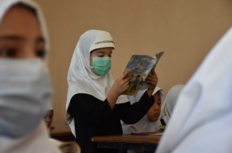 लड़कियों के लिए स्कूल फिर से खोलना हमारी जिम्मेदारी है, विश्व के दबाव नहीं कर रहे ऐसा : तालिबान