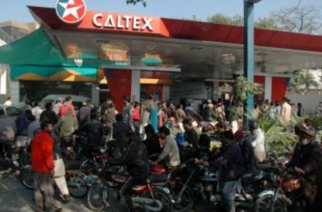 इमरान के कार्यकाल में पाकिस्तान में 55.22 प्रतिशत बढ़े पेट्रोल के दाम