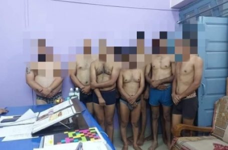 मध्य प्रदेश के थाने में खड़े पुरुषों की अर्ध-नग्न तस्वीरें वायरल