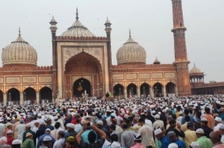 देश भर धूमधाम मनाई गई ईद, दिल्ली की जामा मस्जिद में दो साल बाद लोगों ने नमाज अदा किया