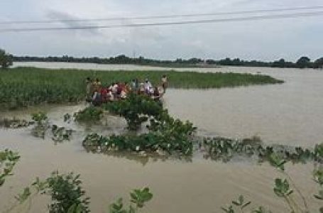 बिहार की नदियां उफान पर, कई इलाकों में बाढ़ की स्थिति
