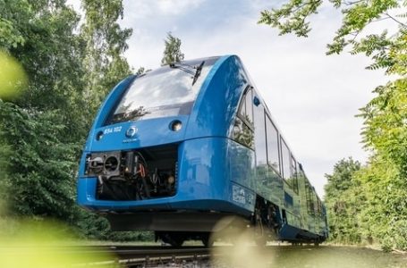 दुनिया की पहली हाइड्रोजन से चलने वाली ट्रेनें जर्मनी में यात्री सेवा के लिए शुरु