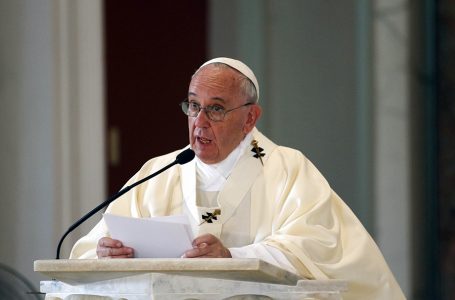 पोप फ्रांसिस वेटिकन के संविधान पर चर्चा के लिए कार्डिनल्स से मिलेंगे