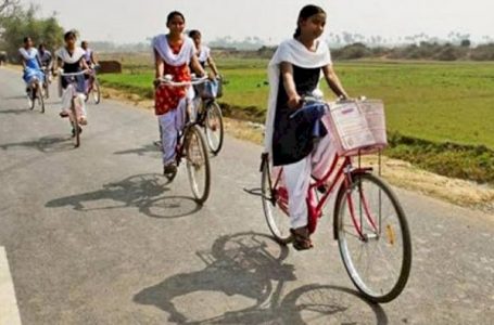 साइकिल का निकला पहिया, अब सिर्फ ट्राइबल बच्चों को साइकिल देगी मध्य प्रदेश सरकार
