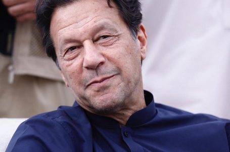 मेरी आलोचना पाकिस्तानी सेना की ‘बेहतरी’ के लिए है : इमरान खान