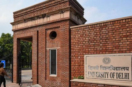 दिल्ली विश्वविद्यालय: शिक्षकों की हड़ताल, शैक्षणिक कार्य रहा ठप्प
