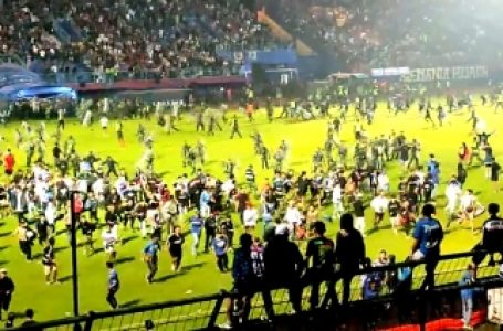 इंडोनेशिया : फुटबॉल मैच में हार से गुस्साई भीड़ ने किया हमला, 174 लोगों की मौत