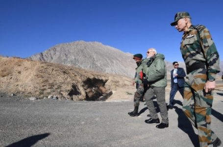 सैनिकों के साथ दिवाली मनाने के लिए मोदी पहुंचे कारगिल
