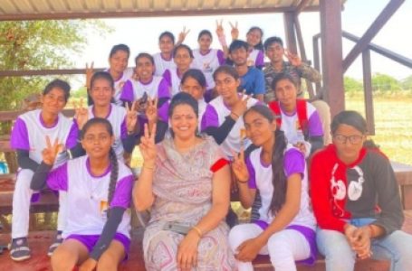 राजस्थान की एक सरपंच लड़कियों के कल्याण के लिए अपनी सैलरी दान करती है