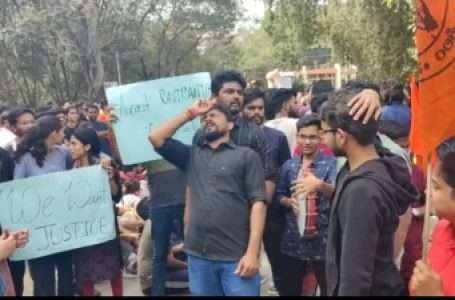 विदेशी छात्रा से रेप की कोशिश के विरोध में सड़क पर उतरे छात्र
