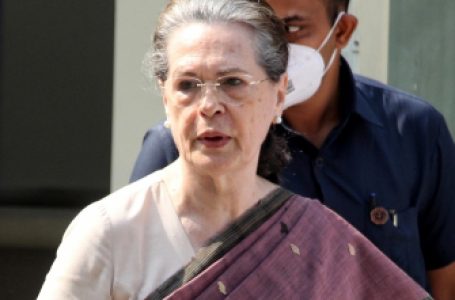 सोनिया गांधी हुई 76 साल की, कांग्रेस नेताओं ने दी जन्मदिन पर बधाई