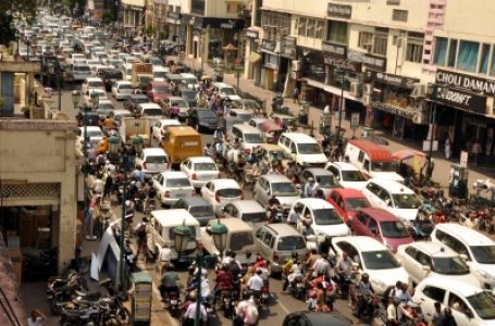 लखनऊ में 9 घंटे तक ट्रैफिक जाम करने पर 300 अज्ञात वकीलों पर मामला दर्ज