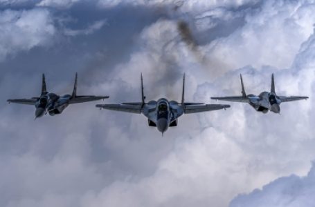 सुखोई, राफेल सहित 45 लड़ाकू विमानों ने किया कर्तव्य पथ पर ‘फ्लाई पास्ट’