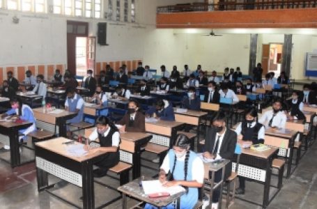 16 फरवरी से यूपी बोर्ड एग्जाम, नकल की तो लगेगा एनएसए