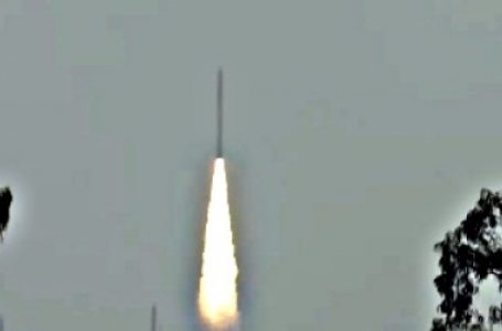 अलर्ट : भारत का छोटा रॉकेट एसएसएलवी-डी2, तीन उपग्रहों के साथ प्रक्षेपित