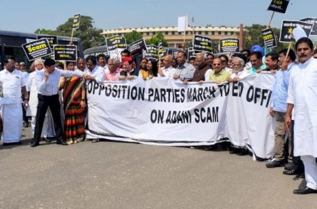 अडानी गेट कांड को लेकर   16 विपक्षी दलों का मार्च, पुलिस ने विजय चौक पर सांसदों रोका