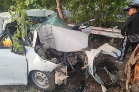 ग्रेटर नोएडा एक्सप्रेसवे पर गाड़ी पेड़ से टकराई, माता, पिता और 3 महीने के बच्चे की मौत (लीड-1)