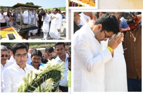 तृणमूल कांग्रेस का केंद्र से मनरेगा व अन्य योजनाओं के लिए धन की मांग करते हुए राजघाट पर प्रदर्शन