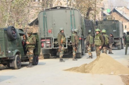 जम्मू-कश्मीर के कुलगाम में पांच आतंकी ढेर