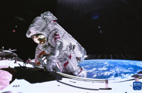 शनचो-17 के अंतरिक्ष यात्रियों ने दूसरी बार अंतरिक्ष यान से बाहर निकलकर काम किए