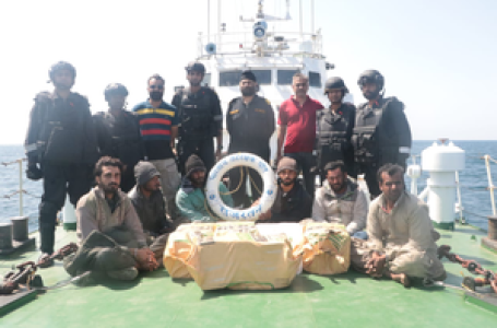 आईसीजी ने गुजरात तट के पास 480 करोड़ की ड्रग के साथ पाकिस्तानी नाव जब्त की, 6 गिरफ्तार