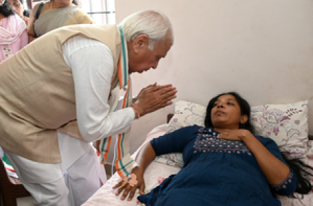 ‘राज्य में हिंसा ना फैलाए’, मृतक छात्र के परिजनों से मिलने के बाद बोले राज्यपाल आरिफ मोहम्मद खान
