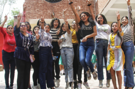 कर्नाटक में 12वीं के बोर्ड नतीजों में लड़कियों मारी बाजी