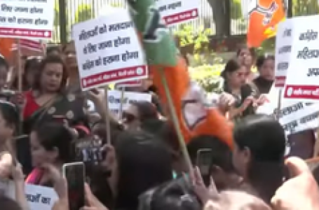 कांग्रेस के मेनिफेस्टो के खिलाफ बीजेपी का प्रदर्शन, महिला मोर्चा ने निकाला मार्च