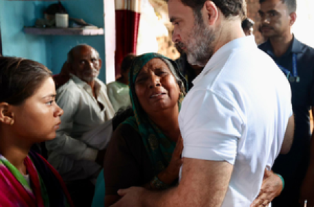 राहुल गांधी ने हाथरस में पीड़ित परिवारों से की मुलाकात, कहा जल्द मिले मुआवजा