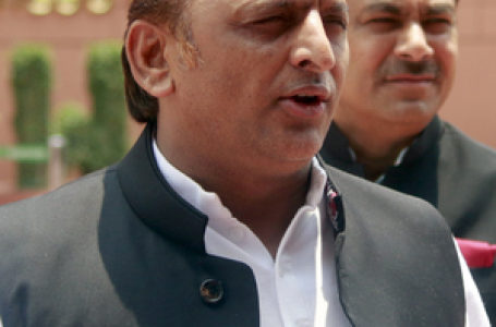 अयोध्या दुष्कर्म मामले में सियासत गरमाई, अखिलेश ने की डीएनए टेस्ट की मांग, माया ने उठाए सवाल