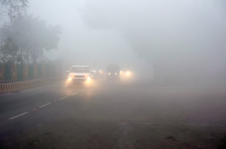 दिल्ली-एनसीआर में घने कोहरे और बारिश के कारण 29 ट्रेनें लेट