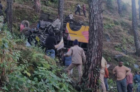 उत्तराखंड : पौड़ी में अनियंत्रित बस 100 मीटर गहरी खाई में गिरी, पांच की मौत 15 घायल